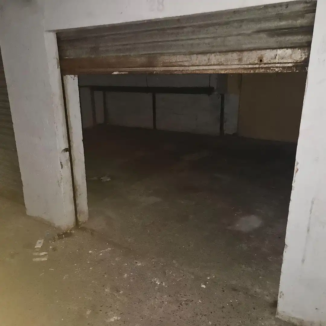 Garage zum Verkauf in Banyoles