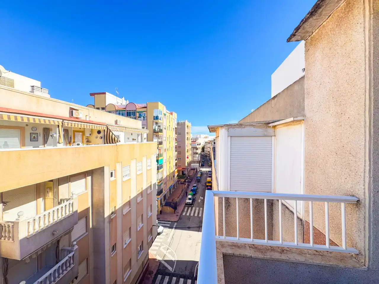 Vista exterior de Ático en venta en Torrevieja con Calefacción, Terraza y Balcón