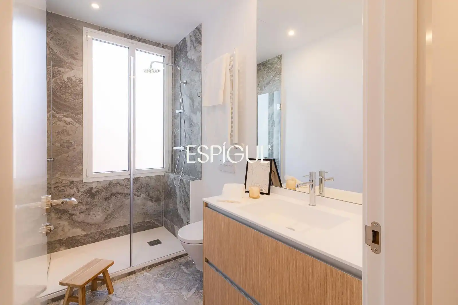 Badezimmer von Dachboden zum Verkauf in Madrid mit Klimaanlage, Heizung und Terrasse
