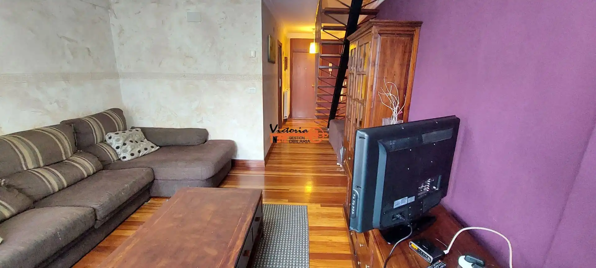 Sala de estar de Dúplex en venta en Castro-Urdiales con Calefacción, Trastero y Piscina comunitaria