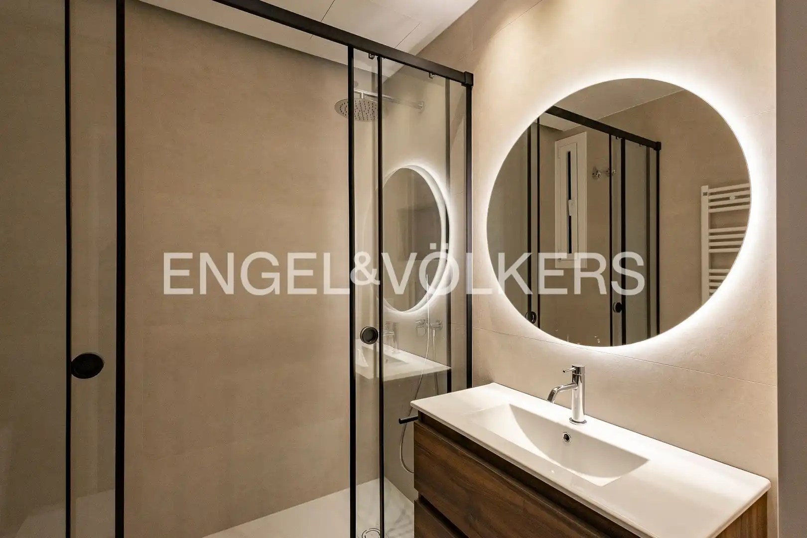 Bathroom of Flat for sale in Barcelona  with Air Conditioner, Heating and Parquet flooring