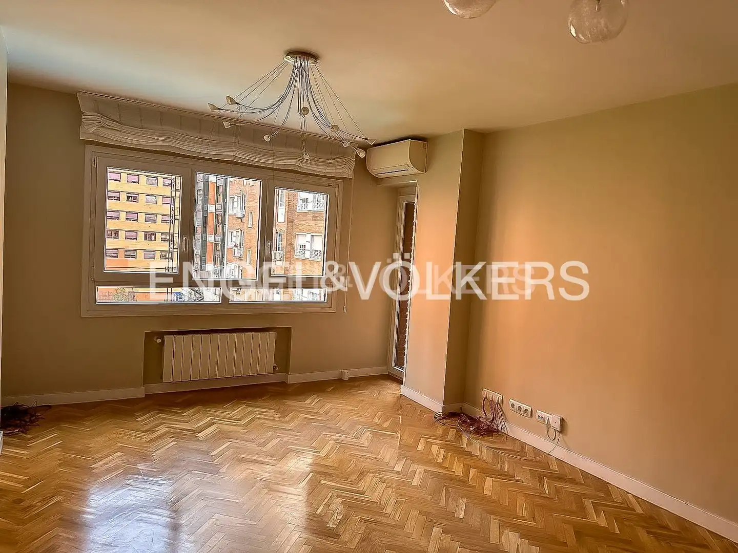 Dormitori de Pis de lloguer en  Madrid Capital amb Aire condicionat, Calefacció i Jardí privat