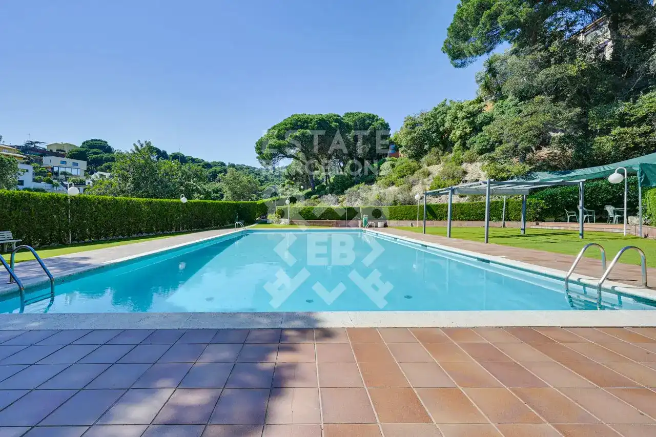 Garten von Einfamilien-Reihenhaus zum Verkauf in Mataró mit Klimaanlage, Heizung und Terrasse