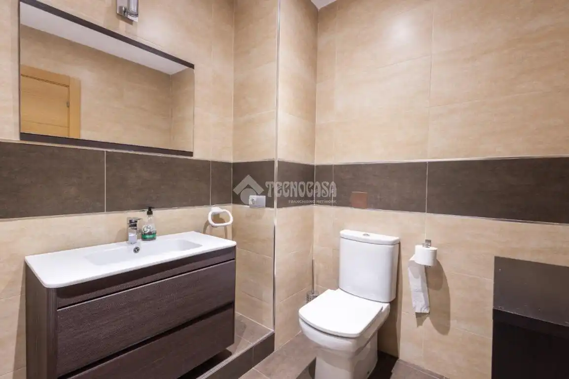 Bathroom of Flat for rent in Santa Marta de Tormes  with Air Conditioner, Heating and Community pool