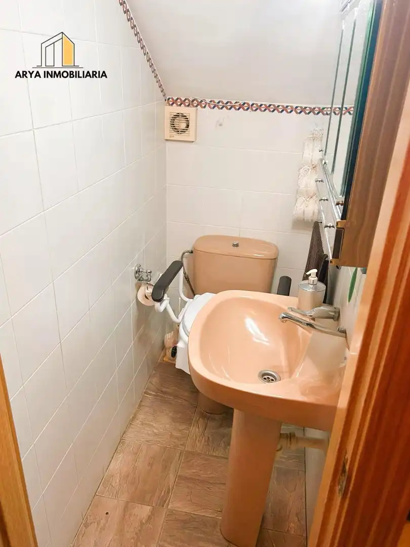 Bany de Casa o xalet en venda en Torrejón de Ardoz amb Aire condicionat, Calefacció i Jardí privat