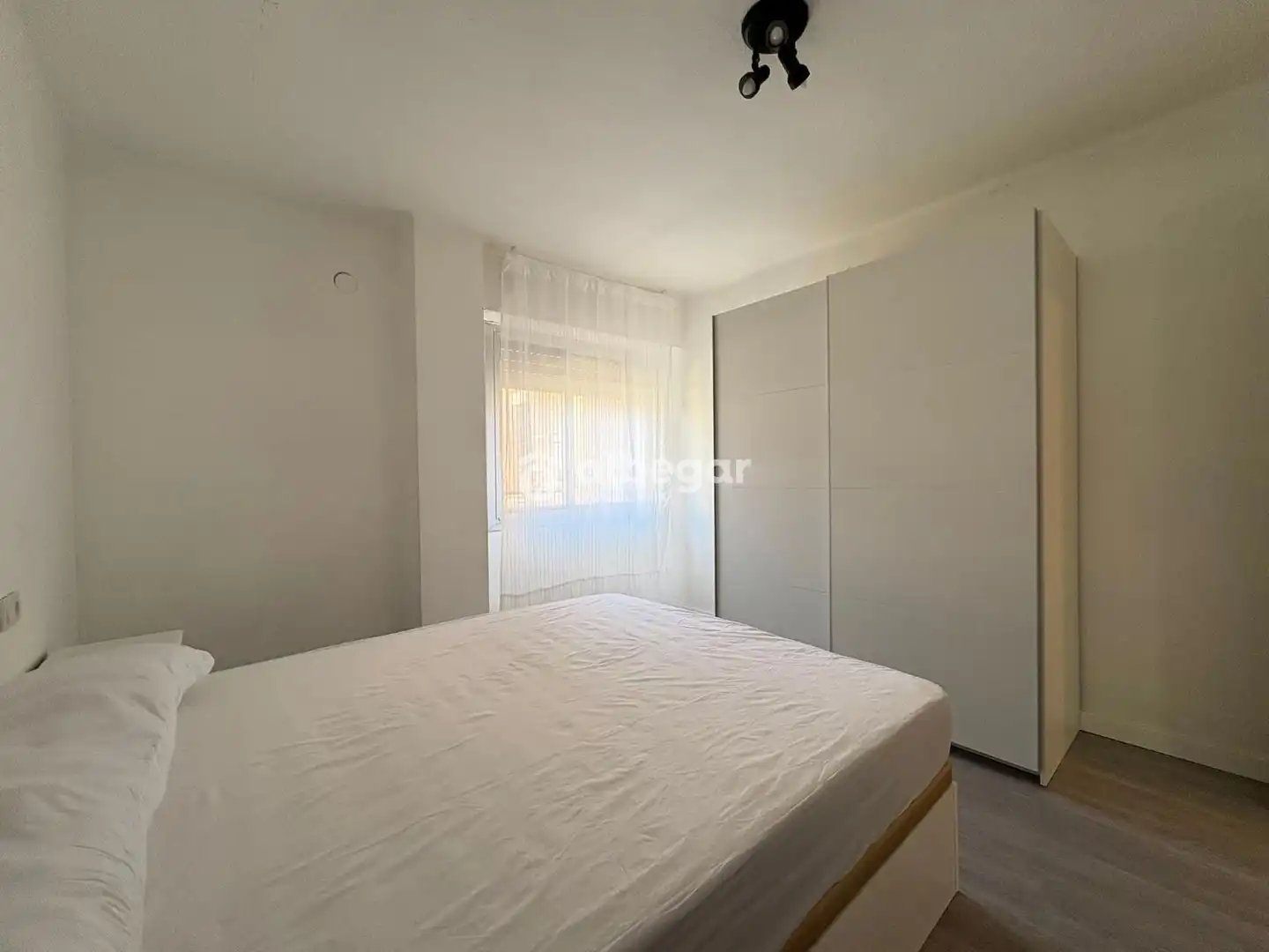 Dormitori de Pis de lloguer en Valencia amb Aire condicionat, Parquet i Terrassa