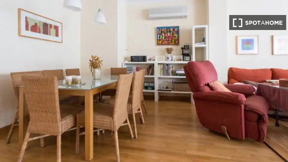 Room in Almensilla