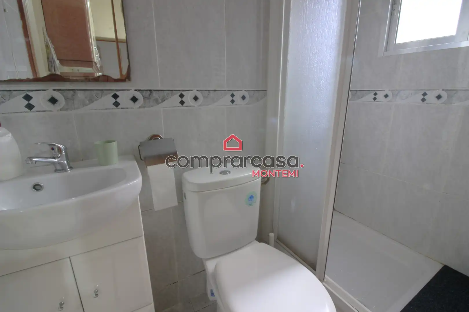 Badezimmer von Einfamilien-Reihenhaus zum Verkauf in Getafe mit Klimaanlage, Heizung und Terrasse