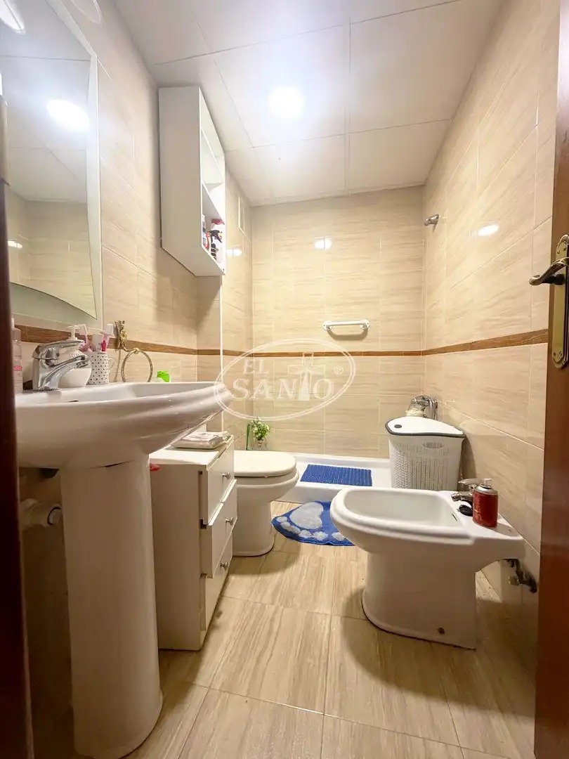 Bathroom of Flat for sale in Córdoba  with Air Conditioner and Terrace