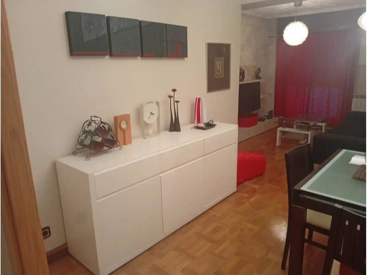 Sala d'estar de Pis en venda en Oviedo  amb Calefacció, Parquet i Moblat