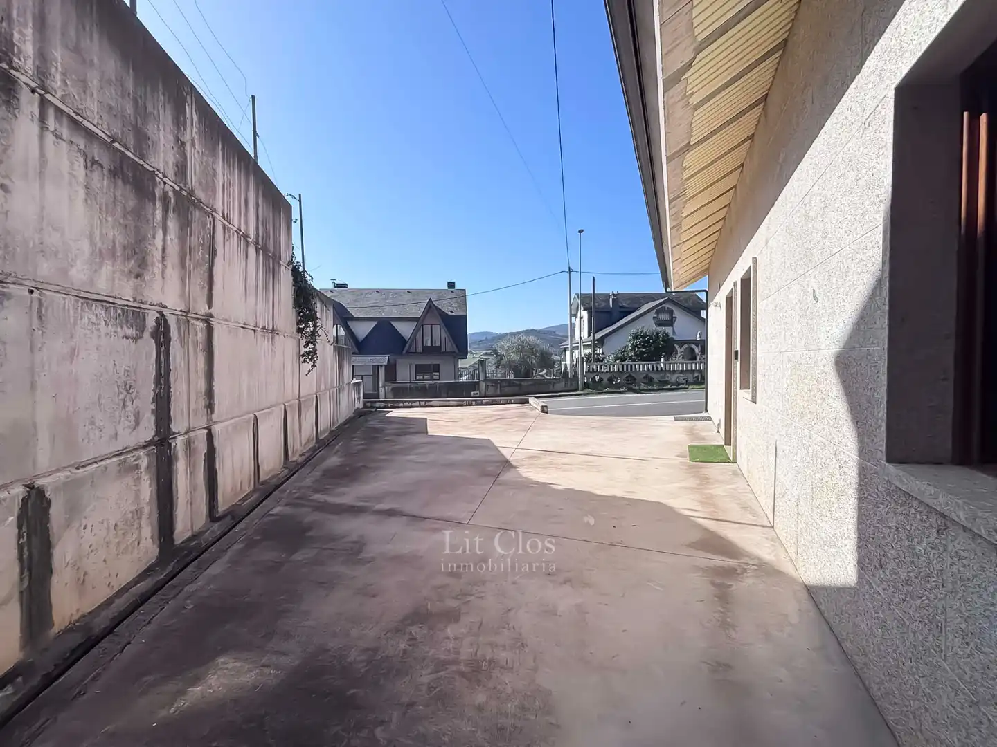 Vista exterior de Casa adosada en venta en A Rúa  con Calefacción, Jardín privado y Parquet