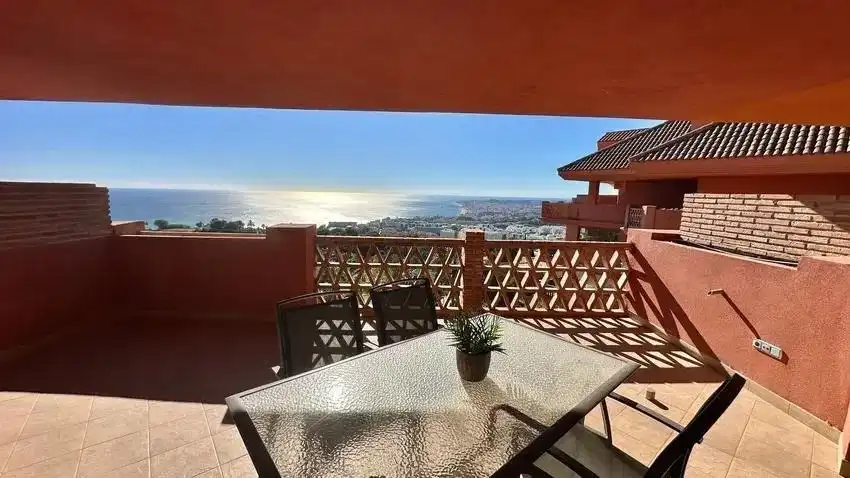 Terrasse von Maisonette zum Verkauf in Fuengirola mit Klimaanlage, Privatgarten und Terrasse