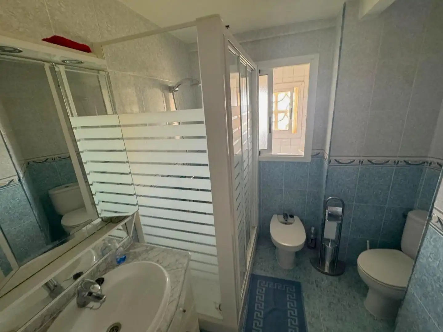 Baño de Apartamento en venta en Benidorm con Aire acondicionado, Jardín privado y Amueblado