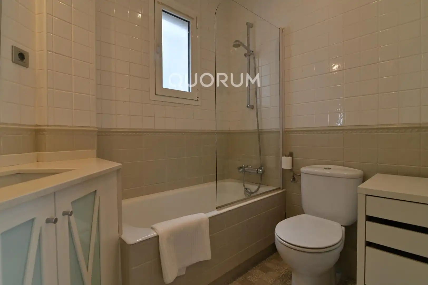 Badezimmer von Wohnung zur Miete in Bilbao  mit Klimaanlage, Heizung und Terrasse