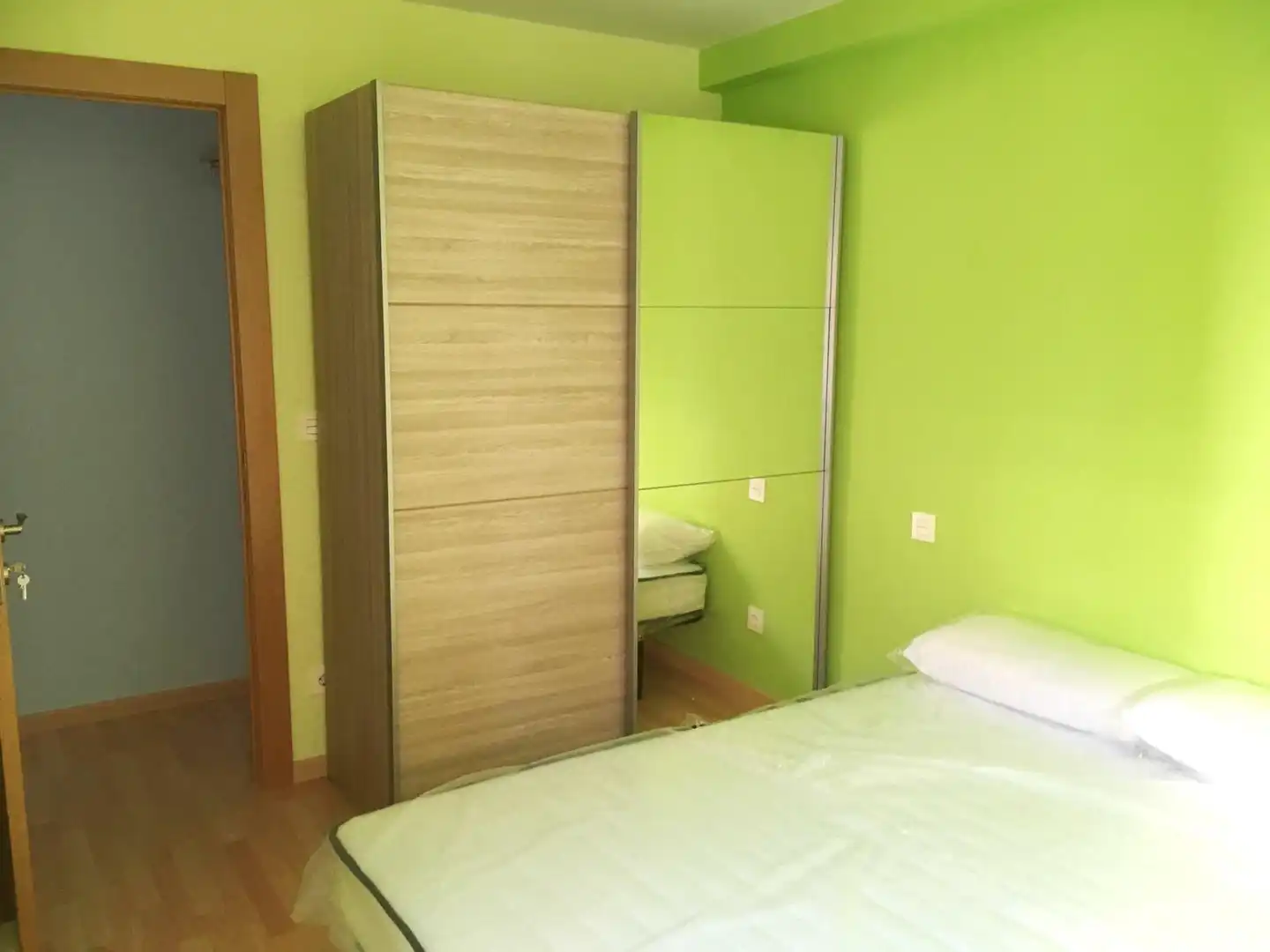 Schlafzimmer von Wohnung zur Miete in Zaragoza mit Heizung, Parkett und Möbliert