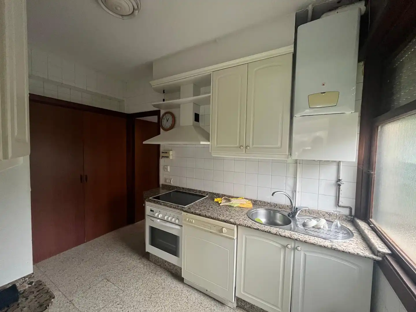 Cuina de Casa o xalet en venda en Vigo  amb Jardí privat, Terrassa i Traster