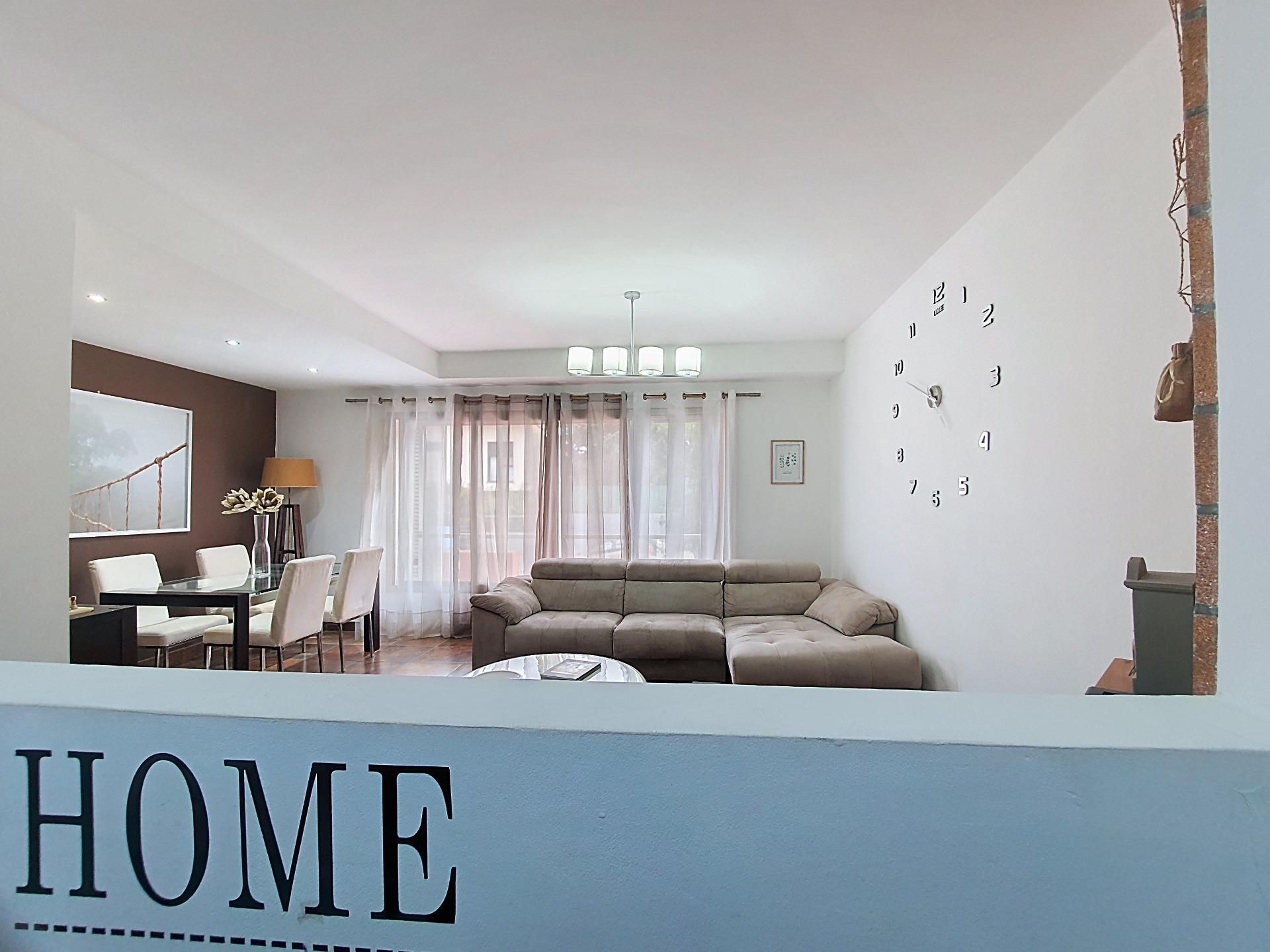 Sala d'estar de Casa o xalet en venda en Las Palmas de Gran Canaria amb Jardí privat, Terrassa i Traster