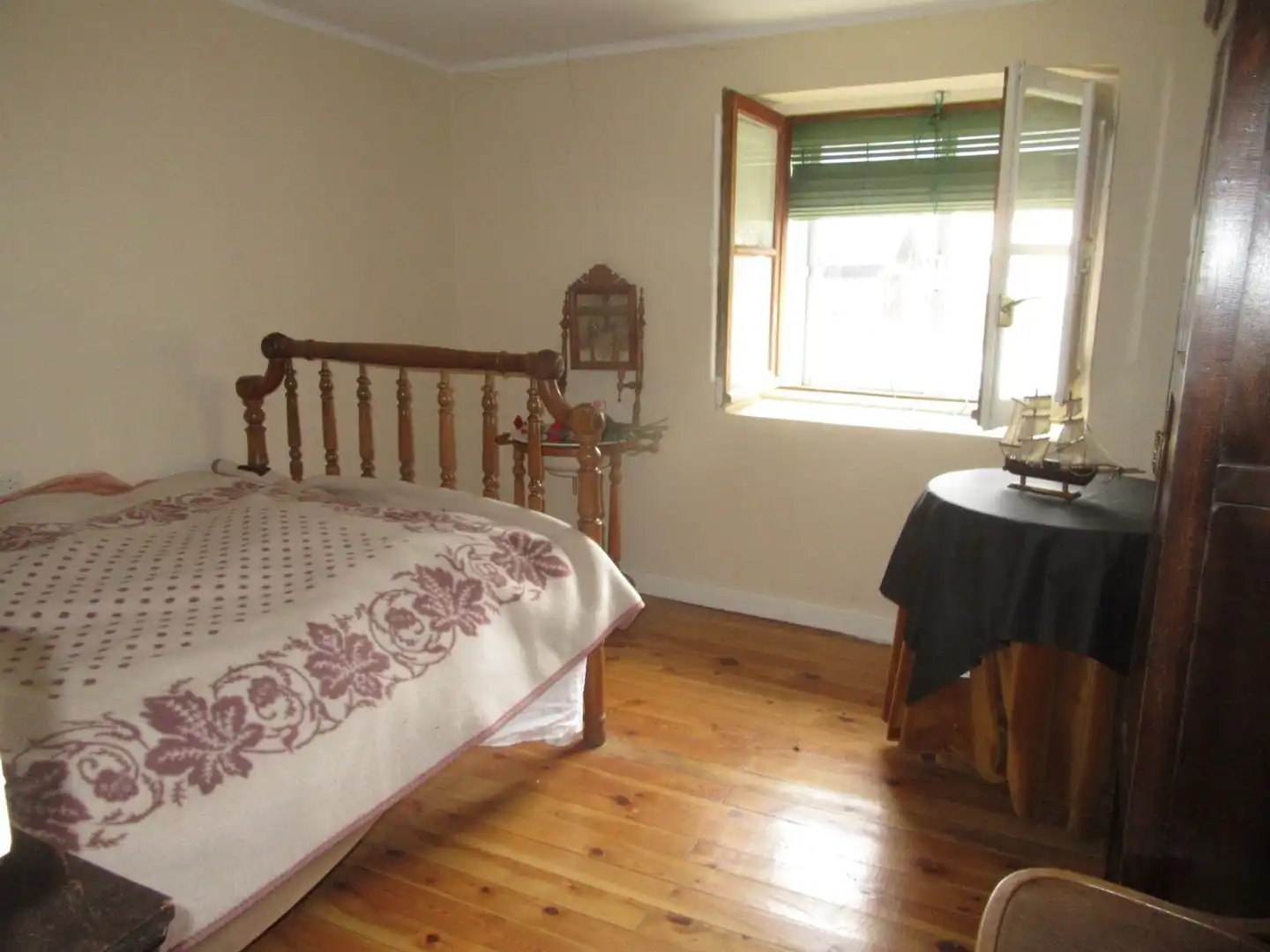 Habitación de Finca rústica en venta en Villanúa con Calefacción, Terraza y Trastero