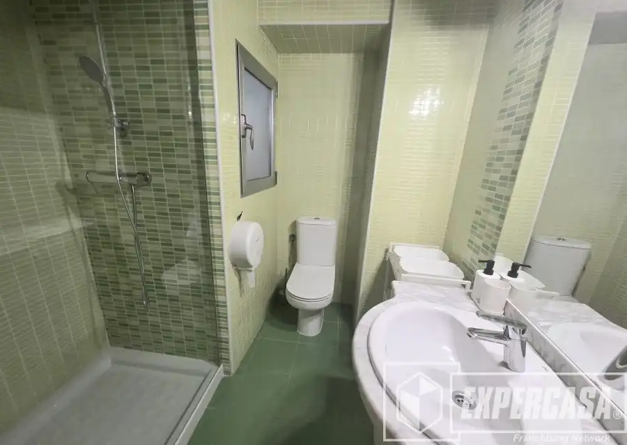 Bathroom of Flat for rent in Alzira  with Furnished