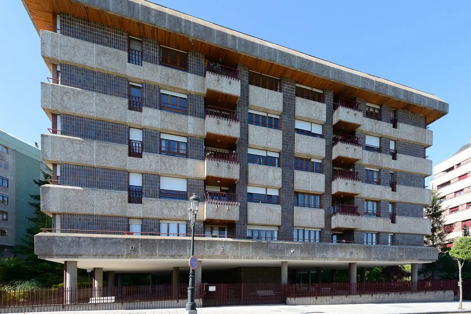 Vista exterior de Pis en venda en Oviedo  amb Calefacció, Terrassa i Traster