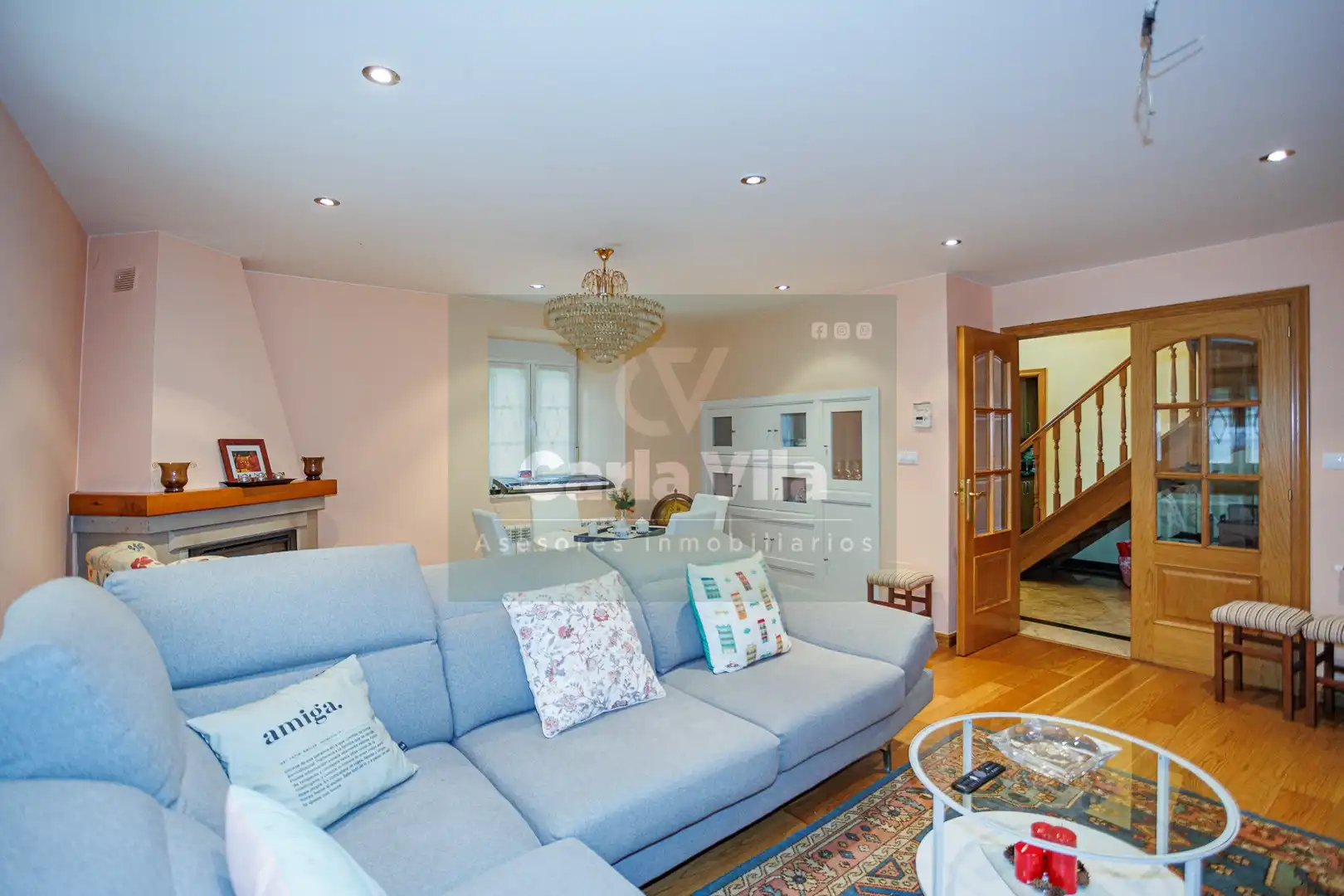 Sala d'estar de Finca rústica en venda en Lugo amb Jardí privat, Parquet i Terrassa