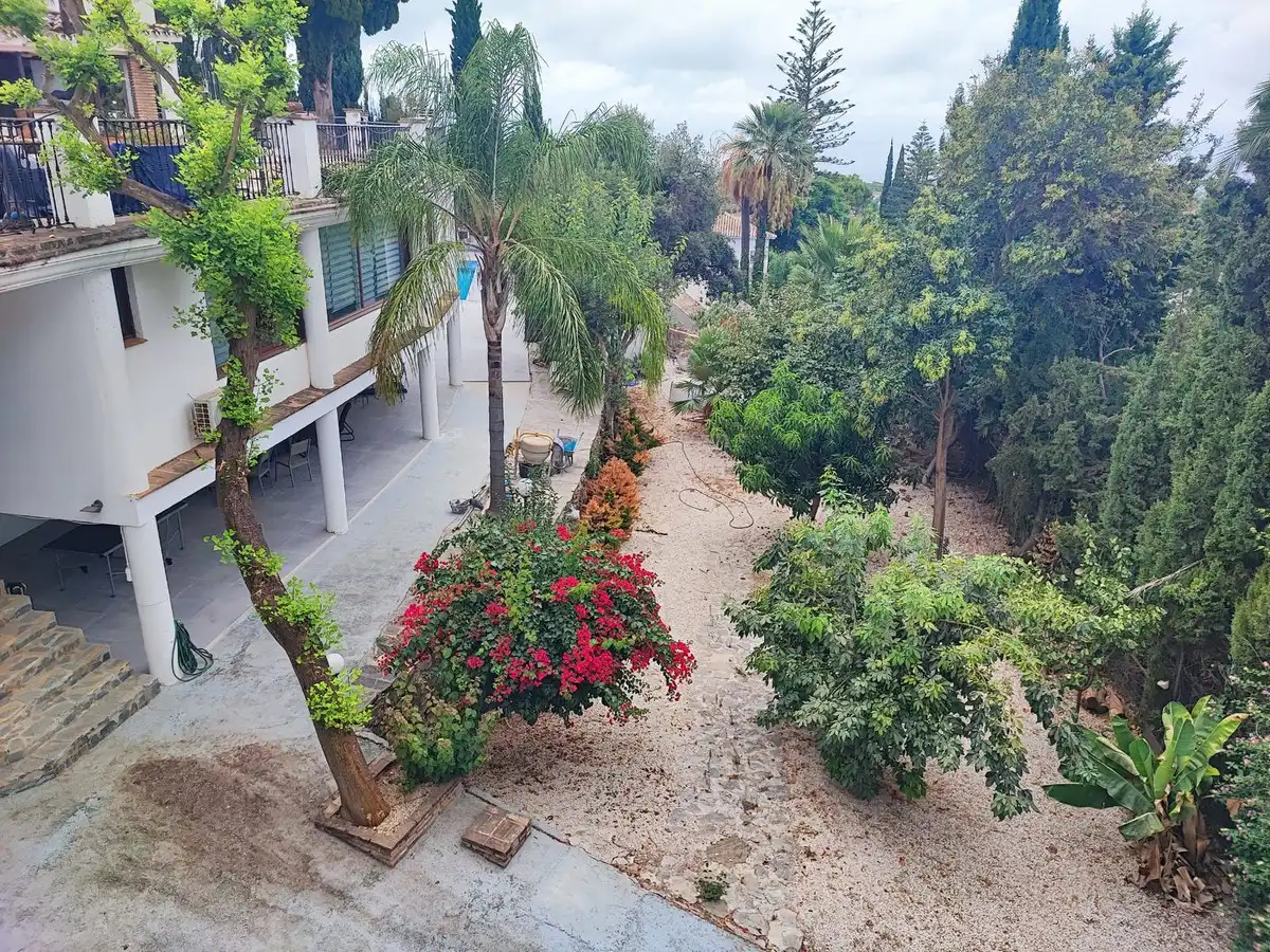Vista exterior de Casa adosada en venda en Marbella amb Aire condicionat, Terrassa i Traster