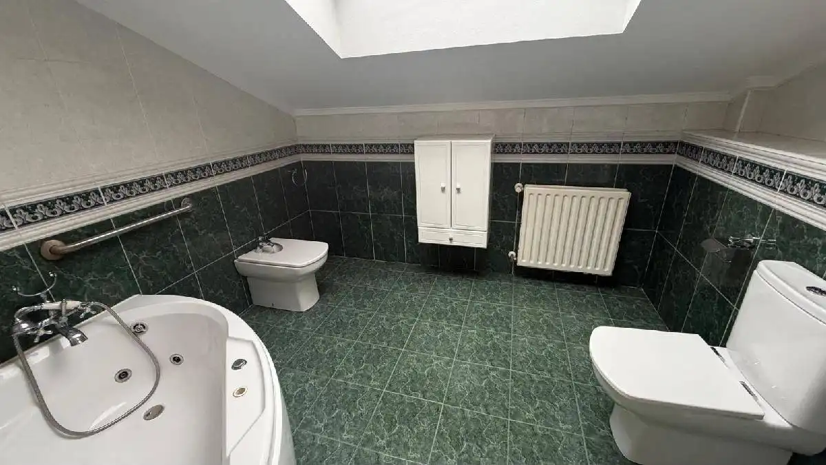 Bany de Casa o xalet en venda en Castro-Urdiales amb Calefacció, Jardí privat i Terrassa