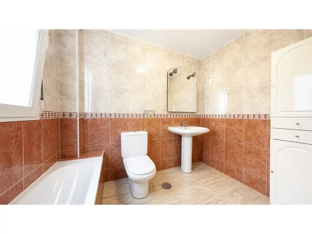 Badezimmer von Wohnungen zum Verkauf in Lorca