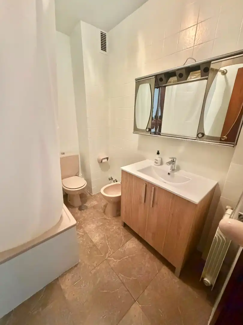 Bathroom of Flat for share in Jaén  with Air Conditioner, Heating and Furnished