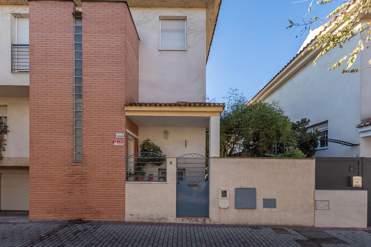 Exterior view of House or chalet for sale in Armilla  with Air Conditioner, Heating and Private garden