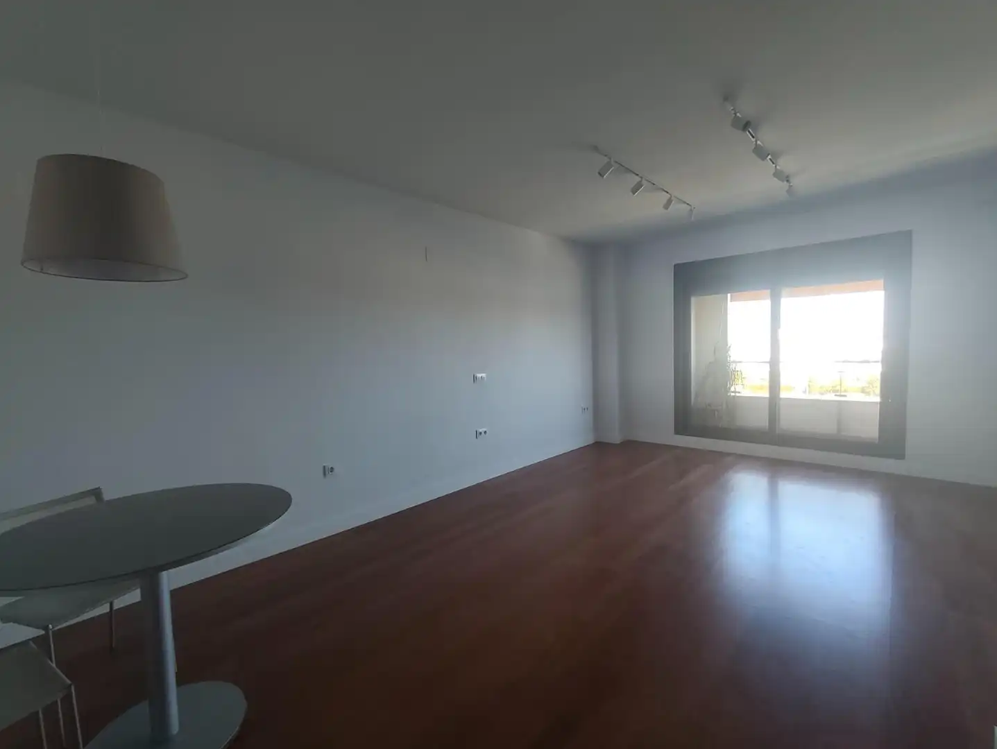 Sala d'estar de Pis de lloguer en Sevilla amb Aire condicionat, Jardí privat i Terrassa