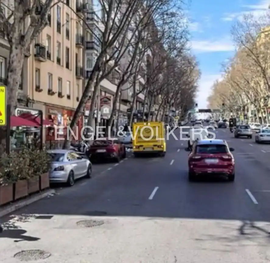 Außenansicht von Wohnung zur Miete in Madrid mit Klimaanlage und Heizung