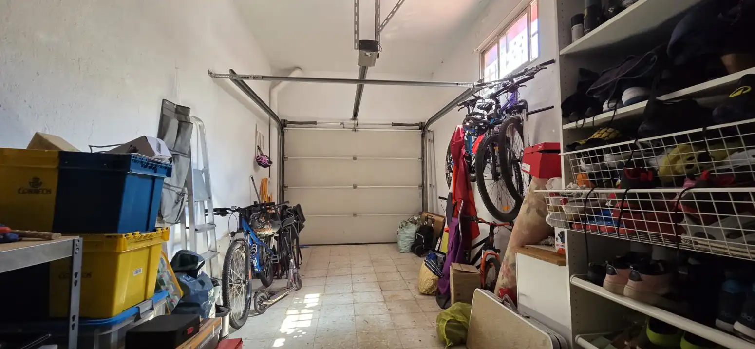 Parking de Casa o chalet en venta en Getafe con Calefacción y Jardín privado