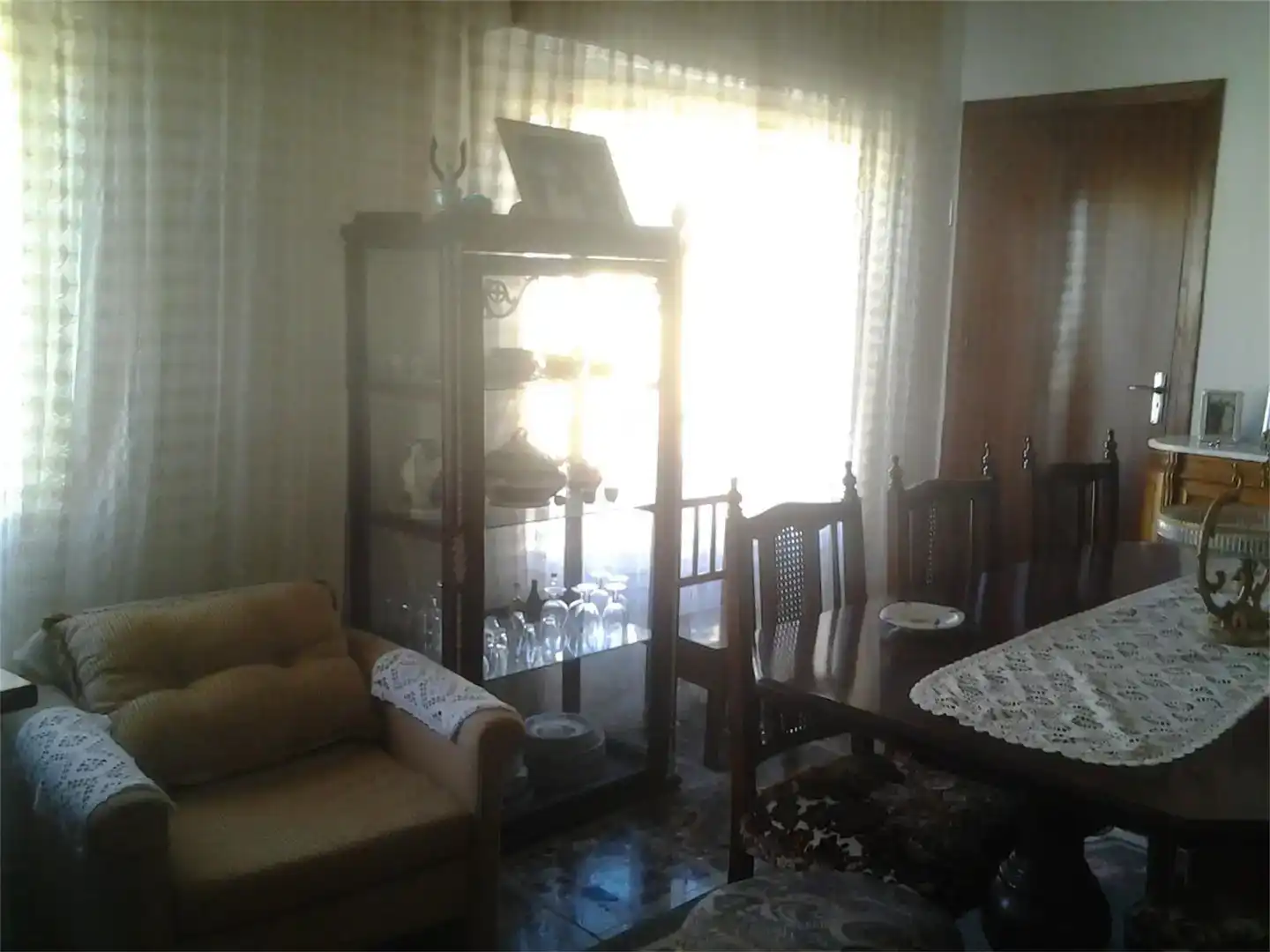 Sala d'estar de Casa adosada en venda en Almedina amb Balcó