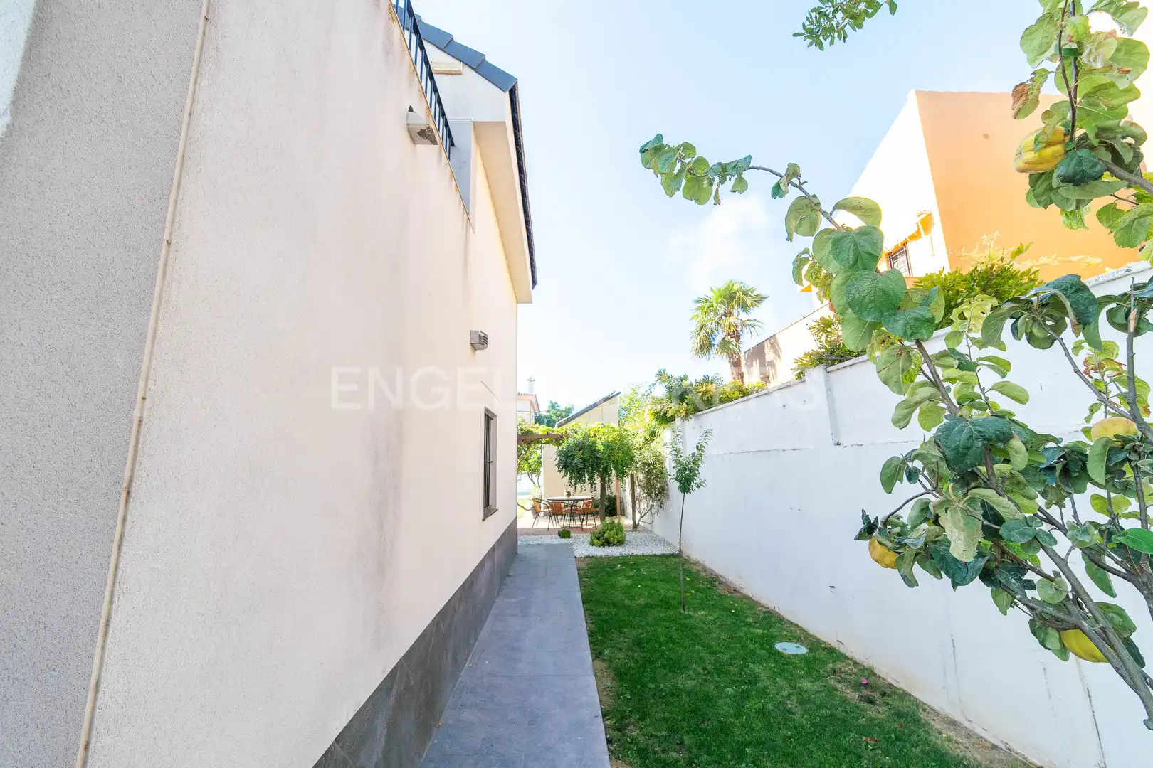 Vista exterior de Casa o xalet en venda en San Fernando amb Calefacció, Jardí privat i Terrassa
