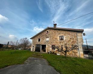 Vista exterior de Casa o xalet en venda en Puente Viesgo amb Calefacció, Jardí privat i Moblat