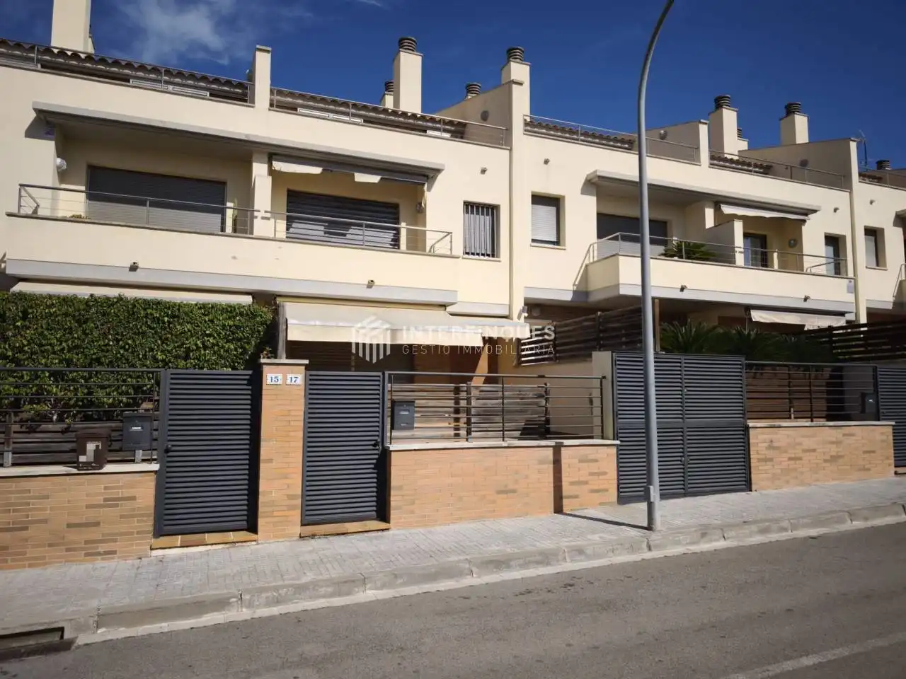 Außenansicht von Einfamilien-Reihenhaus zum Verkauf in Sant Andreu de Llavaneres mit Klimaanlage, Heizung und Terrasse