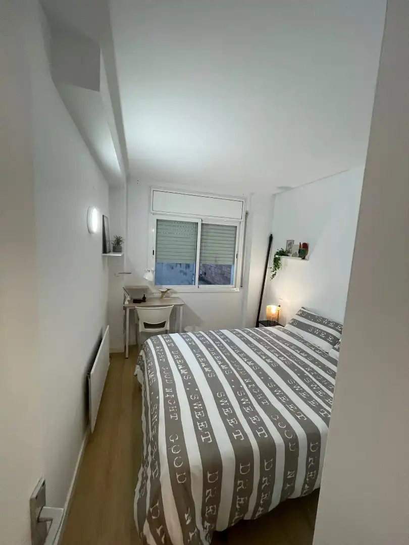 Bedroom of Flat for rent in Girona  with Heating, Furnished and Oven