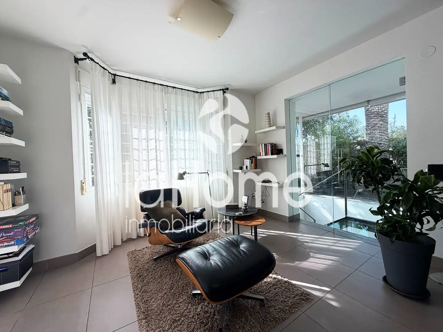 Sala d'estar de Casa o xalet en venda en L'Eliana amb Aire condicionat, Calefacció i Jardí privat