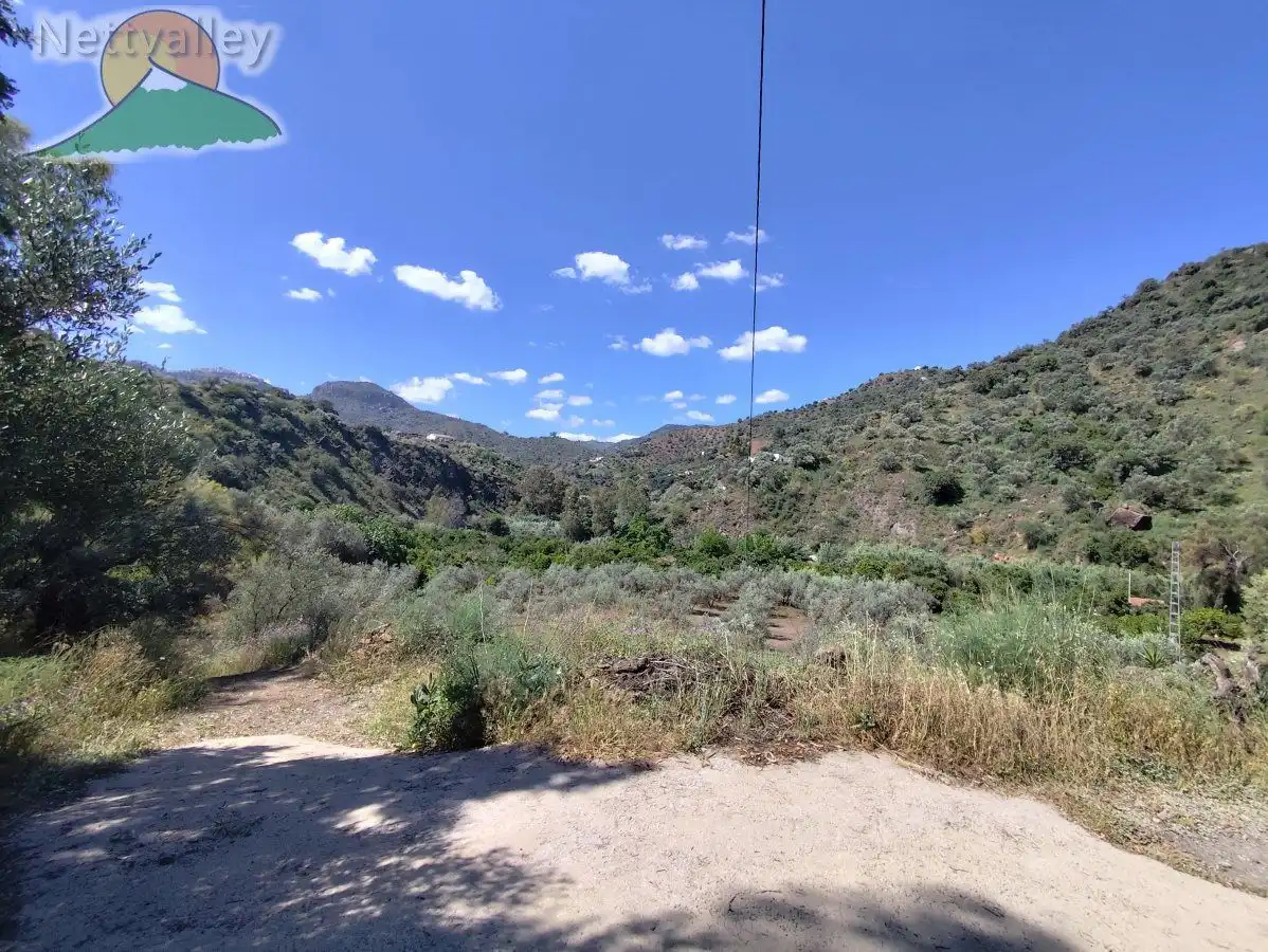 Country homes for sale in Comares