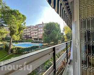 Exterior view of Flat for sale in  Madrid Capital  with Air Conditioner, Private garden and Terrace