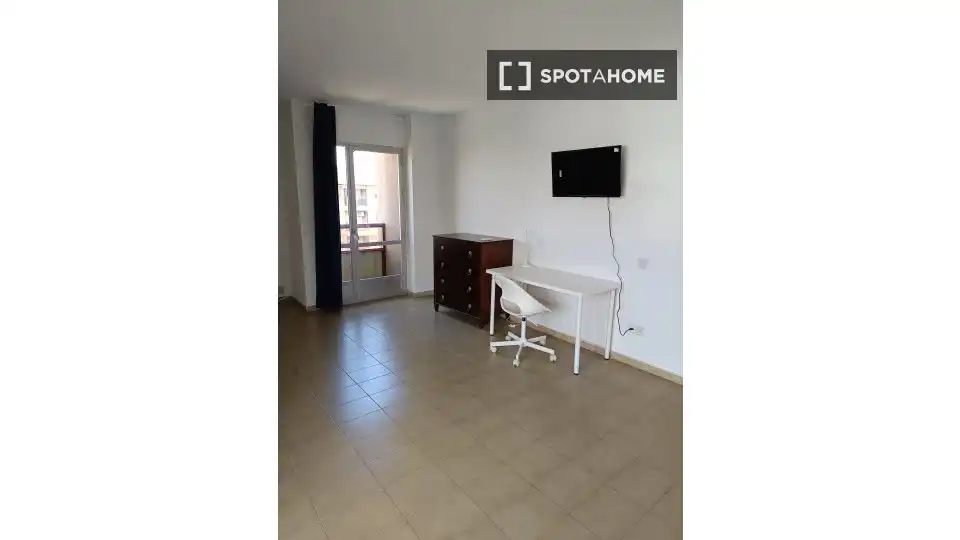 Bedroom of Flat for share in Almería  with Air Conditioner, Heating and Furnished