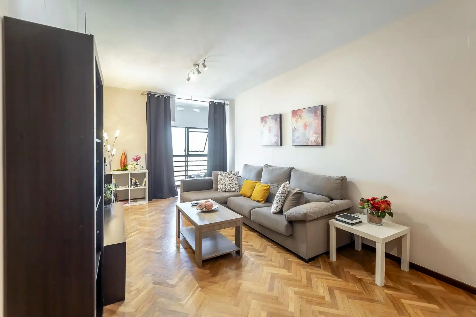 Living room of Flat for rent in Madrid  with Air Conditioner, Heating and Furnished