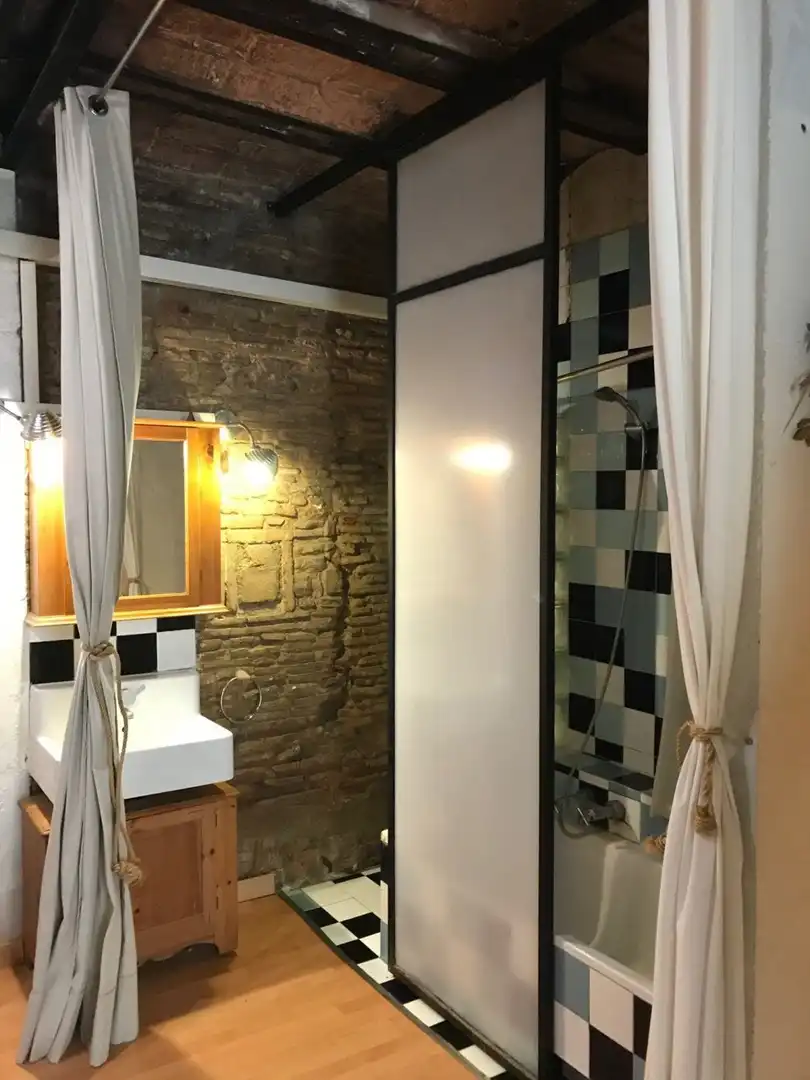 Bany de Estudi de lloguer en Barcelona amb Moblat i Balcó