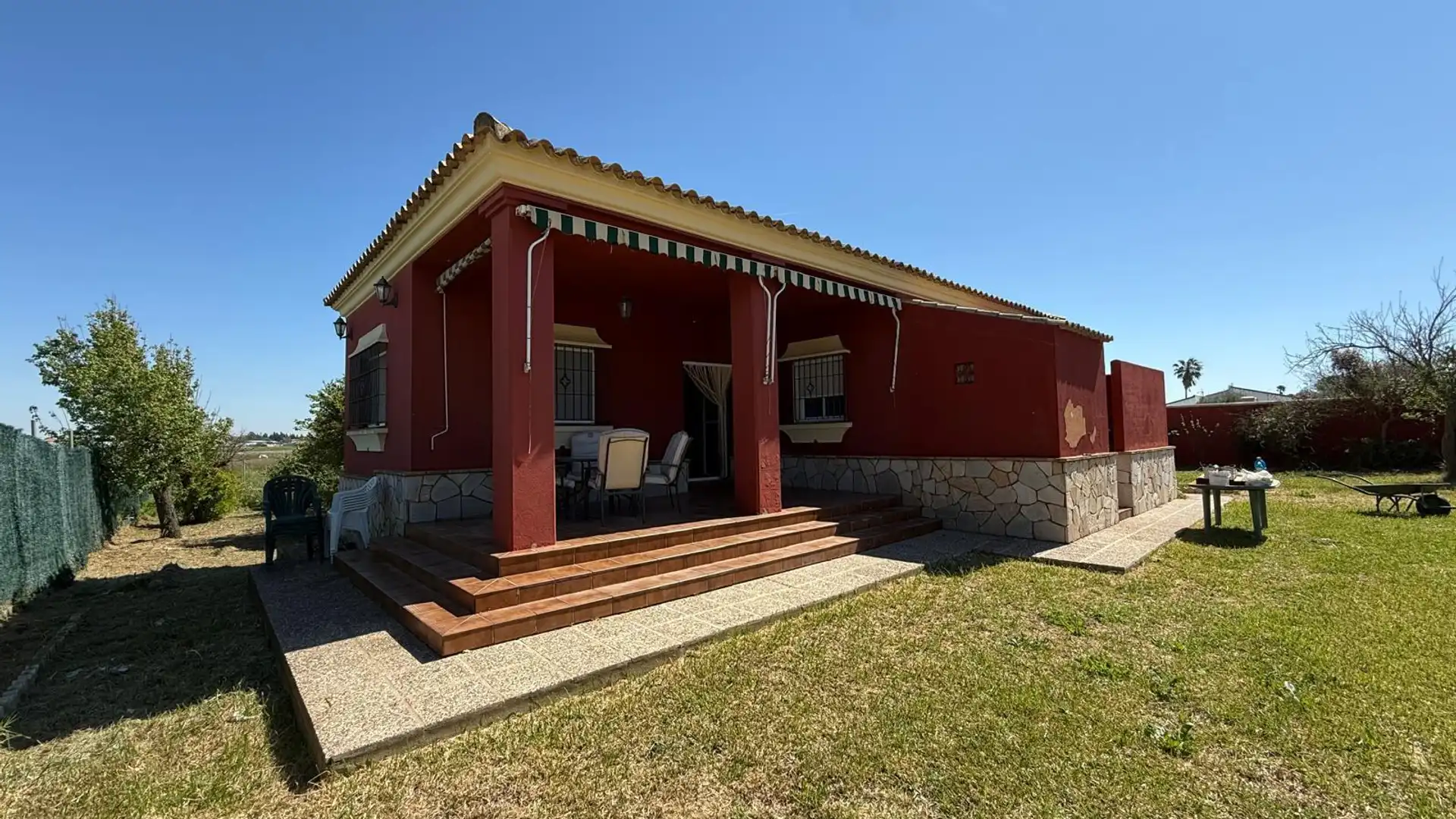 Exterior view of Houses for sale in El Puerto de Santa María  with Swimming Pool