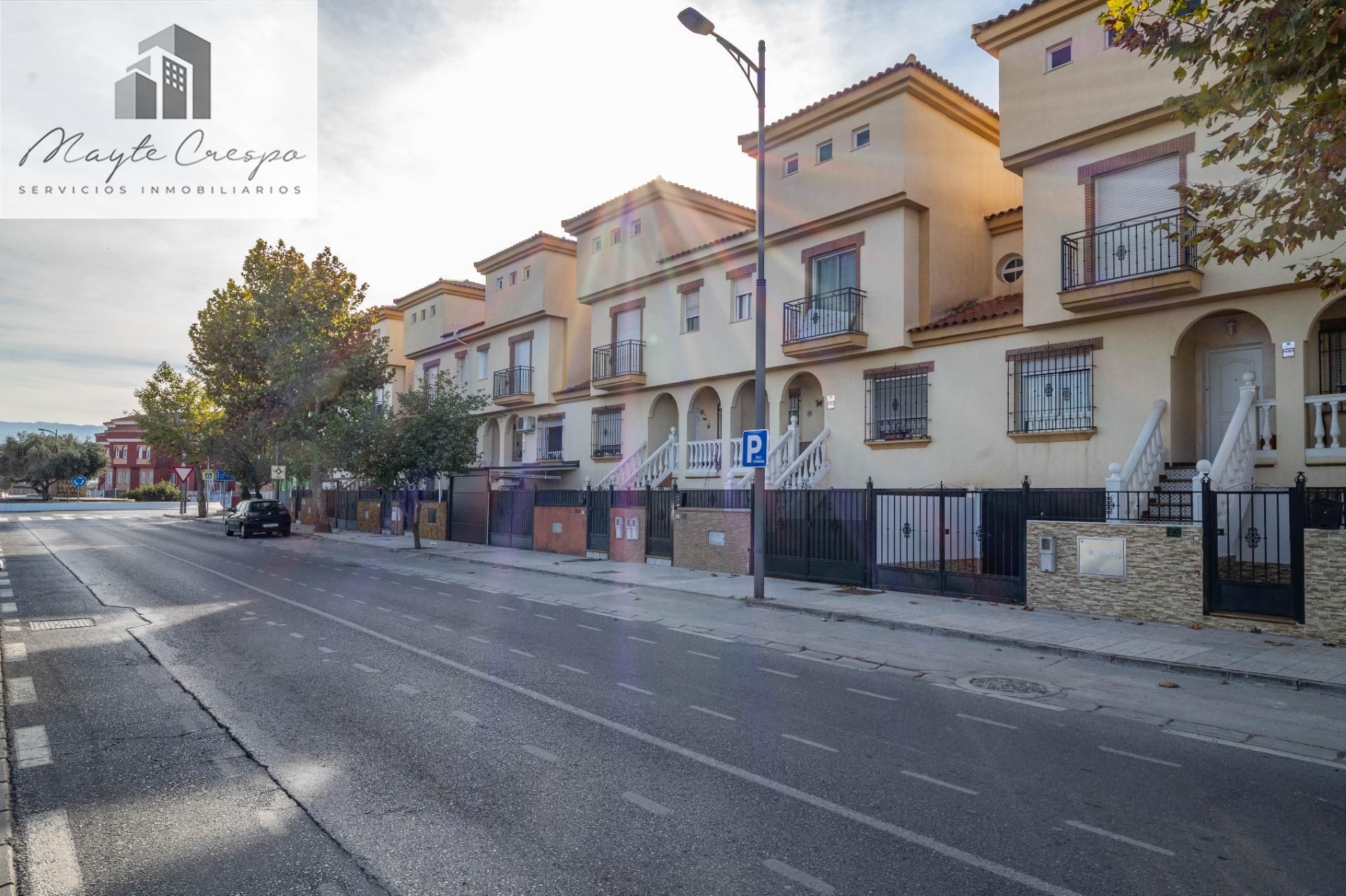 Vista exterior de Casa adosada en venda en Cúllar Vega amb Aire condicionat, Calefacció i Balcó