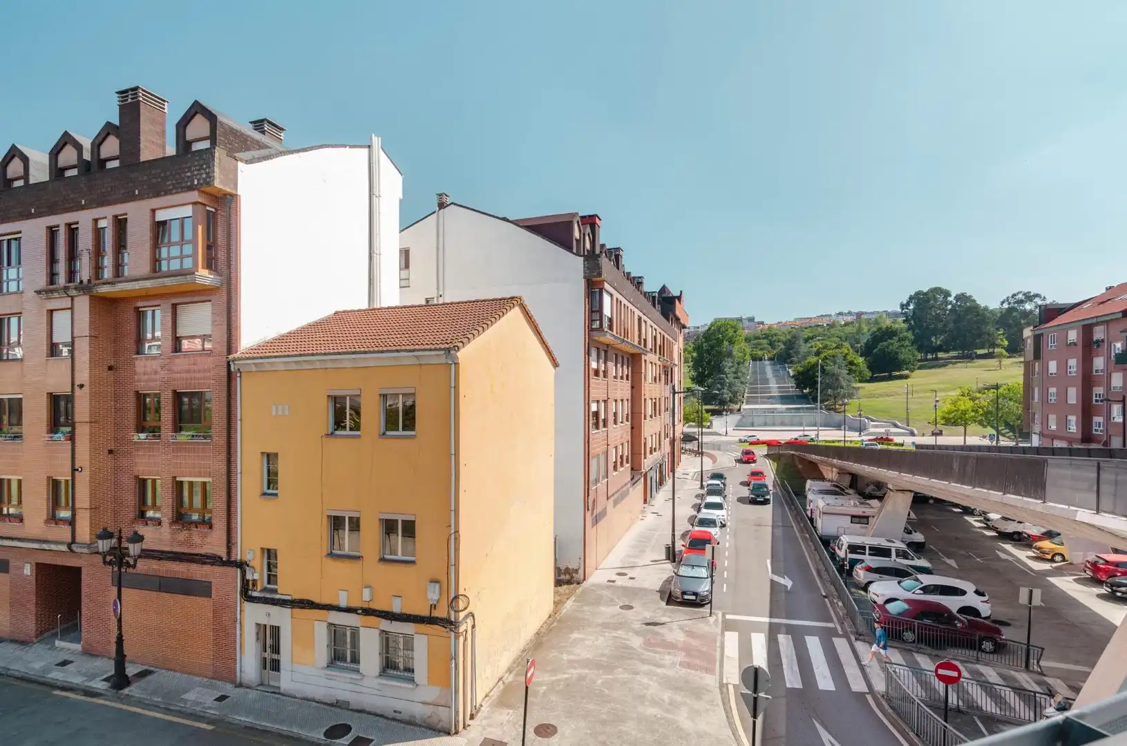 Außenansicht von Gebäude zum Verkauf in Oviedo 