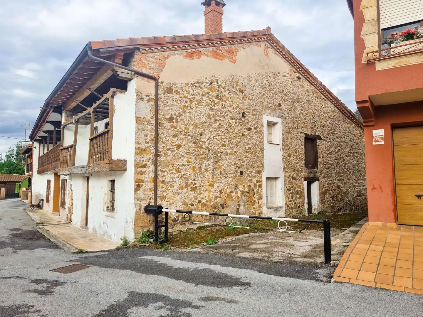 Exterior view of Houses for sale in Castañeda  with Private garden