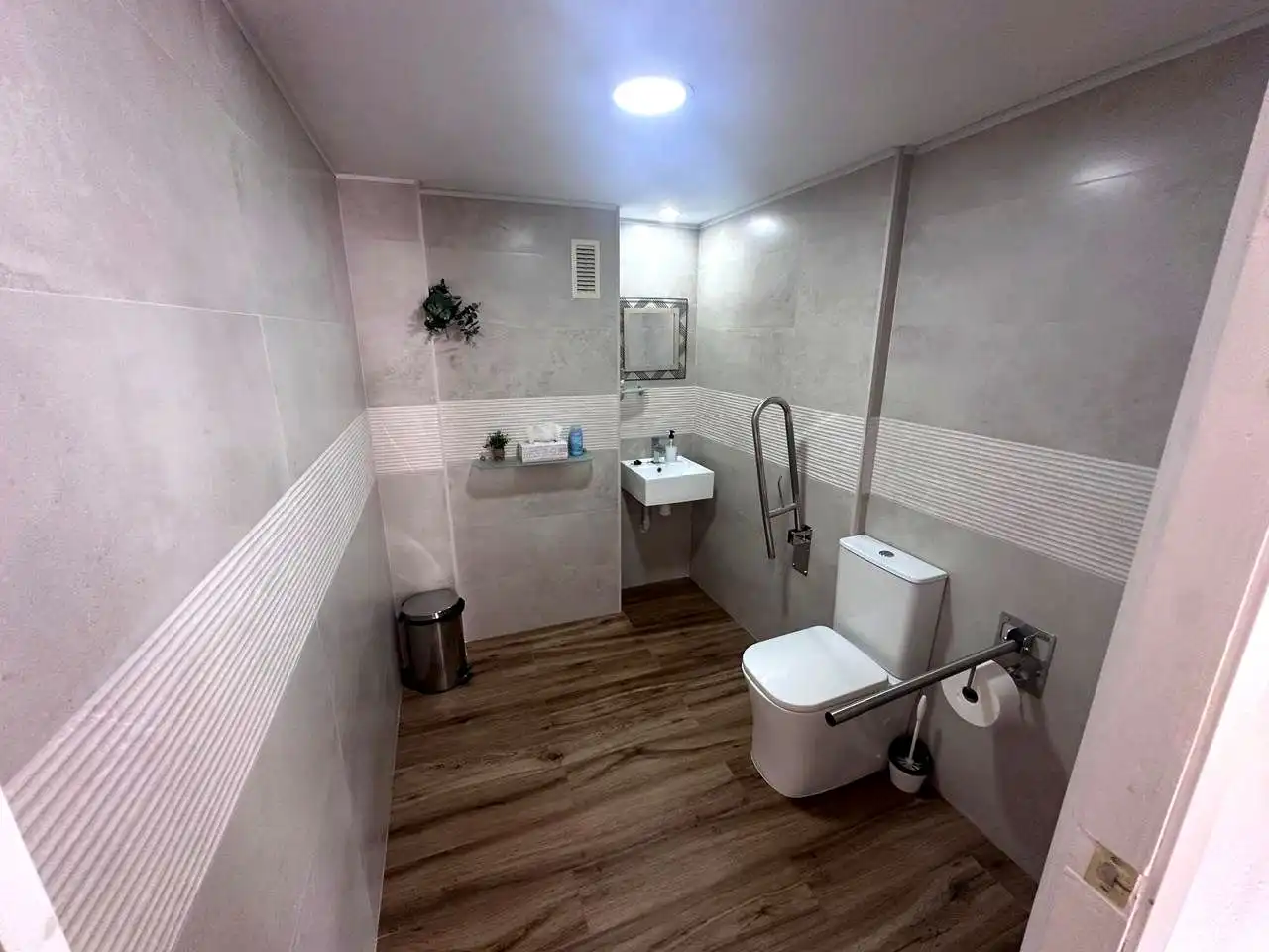 Badezimmer von Geschaftsraum zur Miete in Castellón de la Plana / Castelló de la Plana mit Klimaanlage
