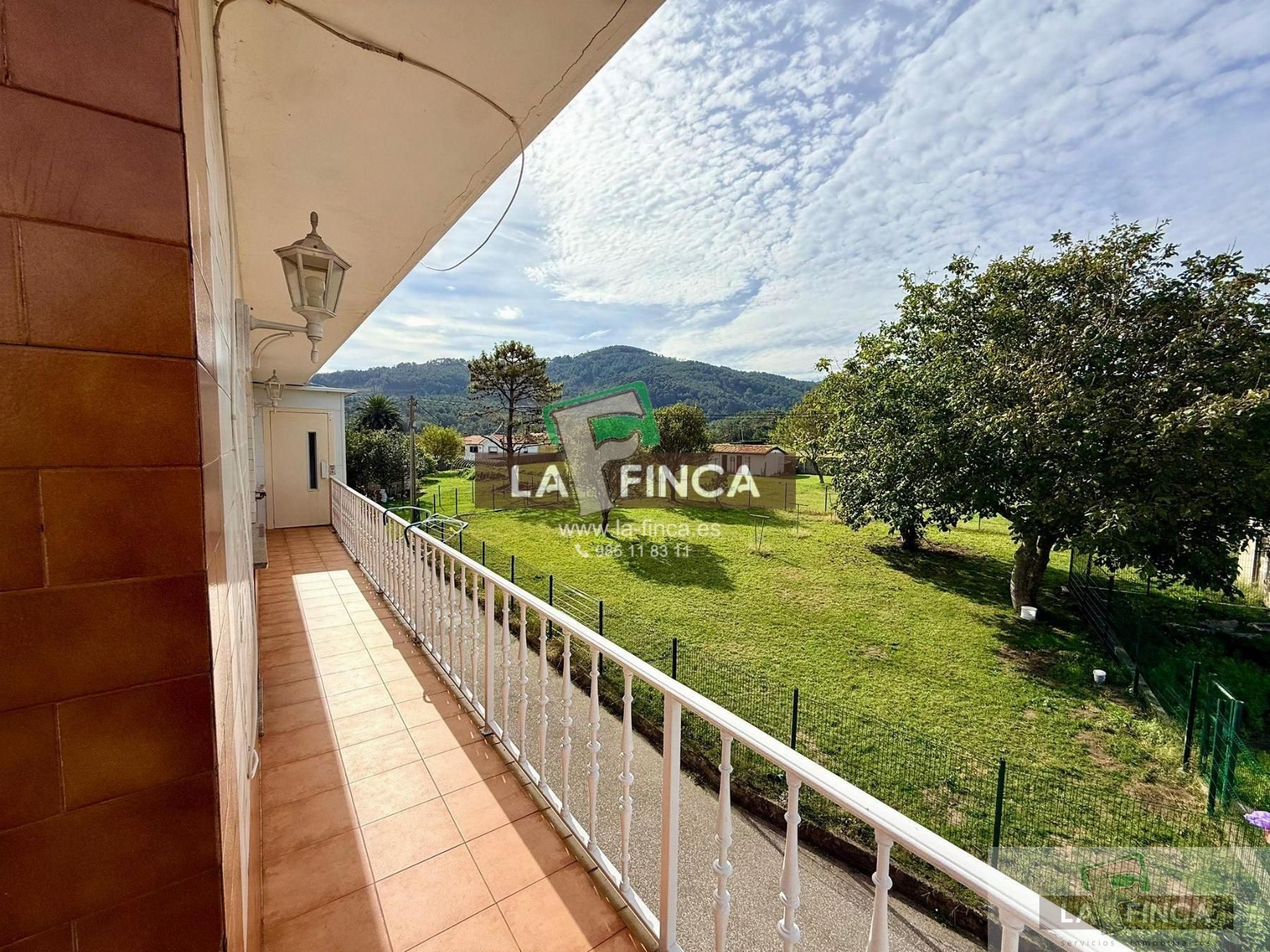Vista exterior de Piso en venta en Cudillero con Calefacción, Terraza y Trastero